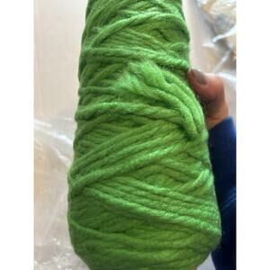 Vtg Berwick Acrylic Thick Craft Yarn 100 Yards Bright Green Color Spool New NOS